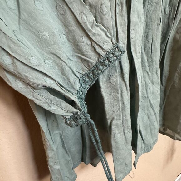 Indigo Thread Sz Large Woven Mineral Washed 3/4 Sleeve Crochet V-Neck Top NWOT - Picture 4 of 7